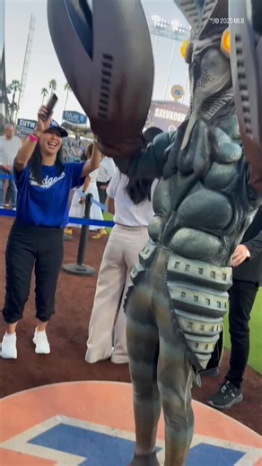 ULTRAMAN Global on Instagram: "It was Salvadoran Heritage Night at Los Angeles Dodgers and Alien Baltan was celebrating along with some dance moves! 🎶"