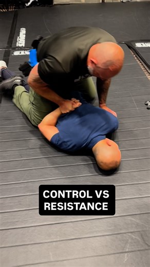 Jay Wadsworth on Instagram: "@efcombatives x @tactical_conference Some resistance in drilling to end the day Low Mount to Inside Controls to Staple to Double Wedge Cuffing"
