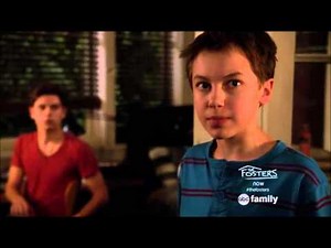 Stef and Lena //Jude calls it his room //cutest moment