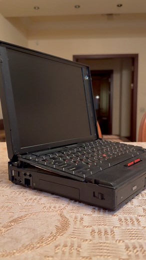 NecroHardware on Instagram: "IBM ThinkPad 760ed (1996-97) Intel Pentium MMX, 32mb, 2.1gb, Trident video. #classicvideogames #90s #00s #retrogaming #retrogames #retrogamer #vintage #retro #videogames #videogame #retrocollective #nostalgie #nostalgia #popculture #retroaesthetic #retrocommunity #retrocollector #retropc #retropcbuild #vintagepc #vintagecomputers #vintagecomputer #vintagecomputing #windows98 #windows3 #windows311 #ibm #ibmthinkpad #thinkpad"