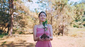 2.2K views · 95 reactions | By the age of 6 our Miss Philippines Earth 2020 Roxise's eco angel mom taught her to plant her first tree that came up to envision her advocacy "Urban Gardening." This advocacy is essential especially now that we're dealing of food crisis because of this pandemic. How about you? What valuable lessons you adopt from your childhood experience? Let us know in the comment below. | Miss Philippines Earth | Facebook