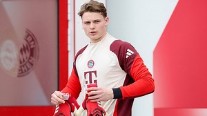 Jonas Urbig offiziell beim FC Bayern vorgestellt