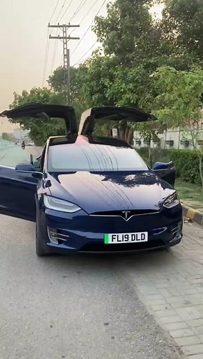 Tesla Model X Kaisi Gari hai? Aye Dekhte hain. #PakWheels #TeslaModelX | PakWheels.com