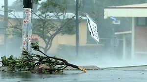 Cyclone Debbie lashes Queensland coast