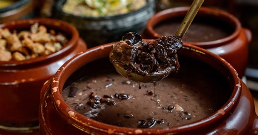"Feijoada foi inventada por escravizados" e outros 8 mitos culinários