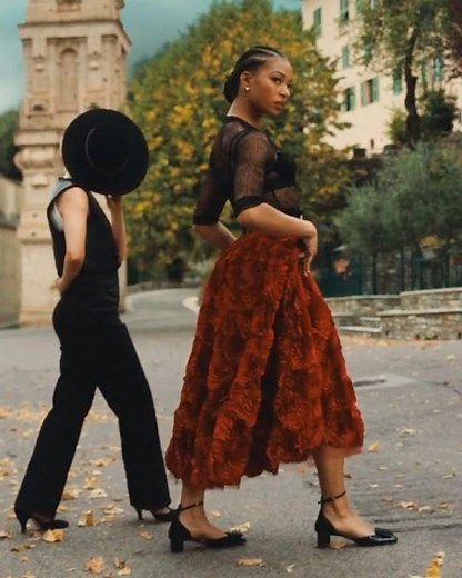 The Perfect Sync: How Female Friendship Wins Heists! 🎯💃 #Wingwomen