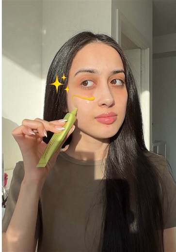 having a more even skin tone makes it easier to overlook any other imperfections - which is why I love the arencia vitamin c booster shot sm!! 🧡 @Arencia #arencia #vitaminc #acne #acnescars #darkspots