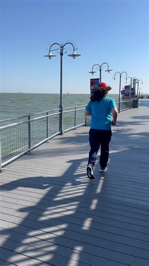 Spotted: Forrest Gump making waves on the Kemah Boardwalk. Word is he’s lacing up for a run on November 9th. Is it a race? A chase? Or just another chapter in the legend of Gump? We’re proud to be the newest addition to Kemah’s Boardwalk’s Salute to Military weekend, and giving part of the proceeds to the Gary Sinise Foundation. Sign up today: https://bit.ly/43mozOn | Bubba Gump Shrimp Co.