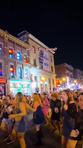 Good eats, strong drinks, & live music that’ll blow your boots off –there’s a reason this is Blake’s place to play. | Ole Red Nashville