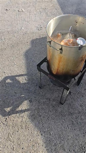 Frying some Turkeys | Beach Burgers