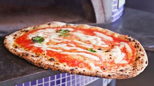 The best pizza in Naples is now in California. | Los Angeles Insider