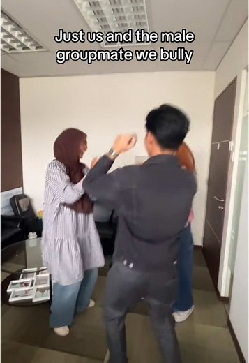 he’s one of the girls now 💅 #fyp #relatable #explore #smiletutor #groupmate