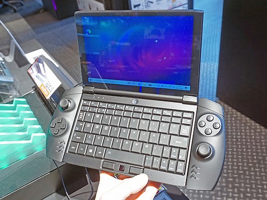 Corei7搭載の7型UMPC「OneGx1 Pro」が発売、専用パッド装着でゲームPCに