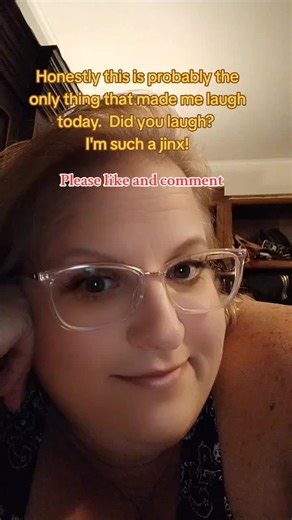 Sheesh, here I am in my natural state, trying to follow a plan and then ending up laughing at myself and the fake lashes....lol