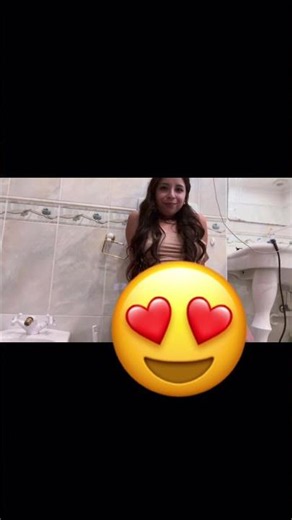 Chica en baño