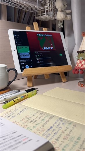 えぴ on Instagram: "私の勉強音を1分にまとめました⋆͛📢⋆ 勉強の小さな音までキレイに残したくて、 今回は LARK A1 を使って録音しました ✍🏻‎🤍 雑音が入りやすい環境でもクリアに拾ってくれるので、 “勉強音”や“タイピング音”を残したい方にぴったりです 👏🏻 そしていまだけ…🖤🔥 ブラックフライデーセール開催中につき、 LARK A1 が20%オフ！ 気になっていた方は、この機会にぜひチェックしてみてください ✨ @hollyland.jp #larka1 #hollyland #ワイヤレスマイク#pr #勉強#大学生#勉強音"