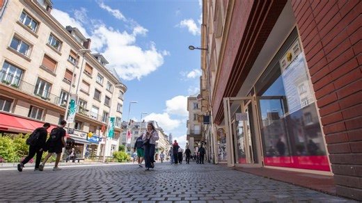 Amiens : la Ville saisira la justice si la Caisse d’épargne ouvre une banque rue Delambre