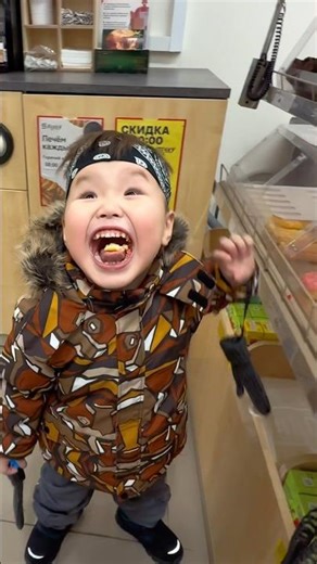 The Donut Eater 🍩 is back 😁