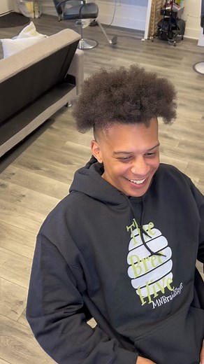 The pizza 🍕 guy came with a different hoodie than normal!!! Check him out!!! Oh and check out them braids!!! #mnbraidslayer #thebreehive #foryou #fyp #fypシ #braidstyles #stitchbraids #lovemyclients #freestyle