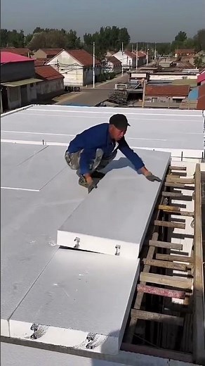 Installation process of detachable module light steel insulation roof panels