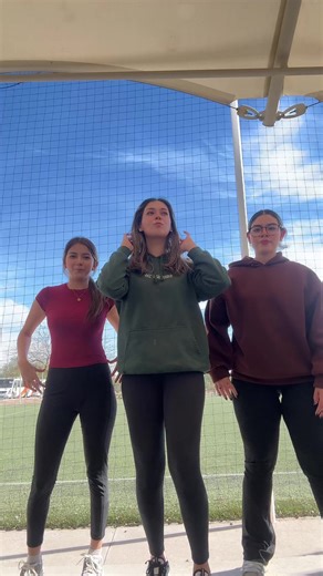 los del tecmi: ellas no van aqui 💜