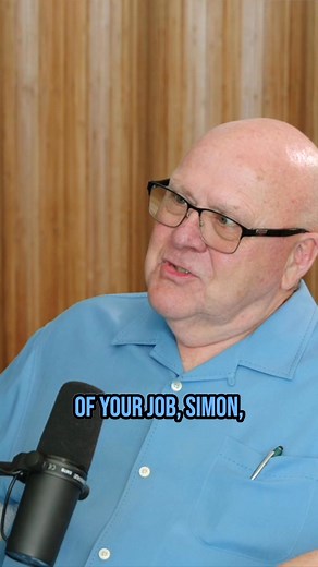 421K views · 7.1K reactions | Managers control. Coaches elevate. WD-40’s Garry Ridge got rid of the word ‘manager’ entirely and created a culture where leaders stand on the sidelines to help others win. Check out the full episode wherever you get your podcasts  https://getinspired.cc/48x6K1I | Simon Sinek | Facebook