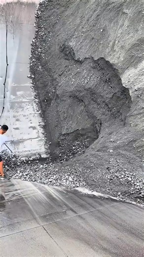 Miningsolution on Instagram: "You might not think much about crushed stone, sand, and gravel, but they are the literal foundation of our modern world. 🌍🏗️ But why do we need to crush rock into aggregate? It's not just about making smaller rocks. ✅ Optimized Particle Size: Crushing creates a mix of sizes that interlock, creating a strong, dense, and stable matrix for concrete and asphalt. Without this process, structures would be weak and unstable. ✅ Shape Matters: Modern crushers
