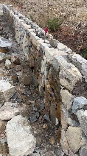 Incrível muro de arrimo com pedras!