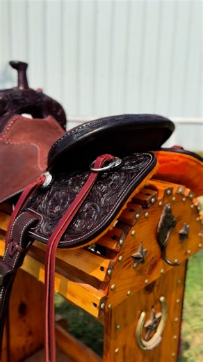 This Lightweight spinal relief saddle is such a vibe! You will not find one any lighter with this quality of leather anywhere! 🤙🏻🤙🏻 | Slaton Saddles