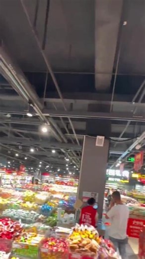 聚客隆年味来袭！乐事1006克巨无霸薯片桶，原价118现99抱走。它是人气常驻，咸香麻辣超上头，囤一桶全家嗑三天，商丘老铁速冲，福利别错过！ #来过来尝尝这个 #新鲜水果 #爆皮王番薯 #姜薯 #椰枣