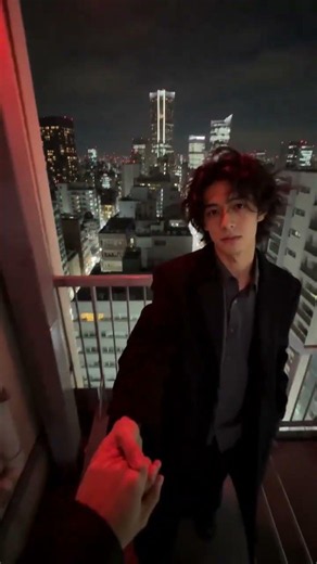 【夜景デート】非常階段を抜けたら最高の絶景だった🌃最後の手を引かれる瞬間、みんなならどうする？👇#夜景スポット #都会の夜 #夜デート #エスコート #彼氏感 #エモい #日常vlog #秘密の場所