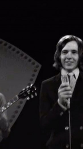 Kanary ☆ on Instagram: "Hello Susie Amen Corner Performed on The Beat-Club in 1969 Members of Amen Corner: Andy Fairweather Low, Blue Weaver, Mike Smith, Dennis Bryon, Neil Jones ❤️If this song has special meaning to you or brings back memories, feel free to share! If you’ve never heard this band and you like it, dm me and I will supply you with more from this artist! #amencorner #amencornerband #hellosusie #andyfairweatherlow #andyfairweatherlowandthelowriders"