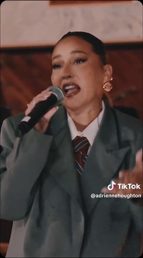 Coritos Vol. 1: ¡Ahora Disponible con Adrienne Bailon!