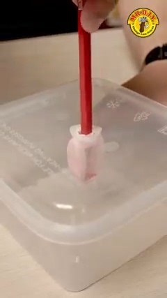 Say goodbye to scattered pencil shavings with this ingenious sharpener hack that keeps them contained, ensuring a tidy workspace. Try it out today and experience the difference! ✏ ​ #MRDIY #AlwaysLowPrices #AlwaysTheSmarterChoice #Pencil #Shaving | MR DIY