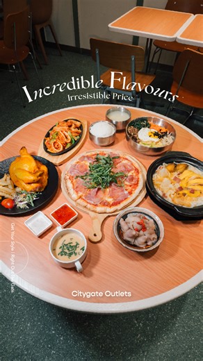 🎉全新Food Republic 大食代終於返嚟喇！ 新裝潢注入港式元素，格仔磚、霓虹燈牌、冰室卡位… 場內份外親切，重現熟悉嘅香港懷舊味道～✨ 今次仲集合咗多間人氣餐廳，由港式燒雞、砂鍋醉藥雞、川味麻辣、韓式拌飯、意式薄餅到南洋咖椰土司… 無論想食本地風味定係異國料理，都可以一次過滿足晒大家唔同口味😋快嚟感受全新大食代，享受多元美食盛宴喇！🥘🥢 🎉 Food Republic is back—brand new and better than ever! The refreshed space is packed with Hong Kong touches: checker tiles, neon signs, and classic cha chaan teng booths. Cozy vibes with a nostalgic HK twist ✨ This reboot brings together fan-favorite eateries—from Cantonese roast chicken and claypot drunken herbal chi