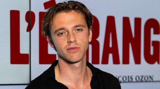 Benjamin Voisin, l’acteur en vogue du moment, est-il un cœur à prendre ? “Le couple à 20 ans est une perte de temps”