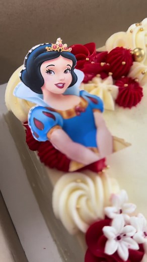 Delicious Snow White Themed Cake Ideas
