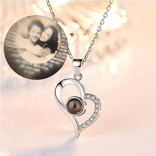 ❤ Are you looking for the perfect gift for your loved one? Tell her 'I Love You' with these projection necklaces & upload your favorite photo ▶ https://bit.ly/3keQzda 💖 | Getnamenecklace