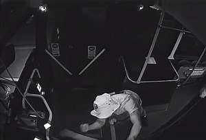 Man pulls knife on bus driver in New Orleans, arrested after video released