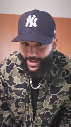 Vincent J Morales 🇩🇴 on Instagram: "Let’s learn how to **CURVE** a fitted hat brim Disclaimer- I meant curve, not cuff😒🤦‍♂️ lol. I have kids, so I don’t have to re-film 😆💀. #hats #newera #nyyankees"