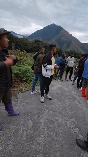 2.5M views · 41K reactions | Logo tak sachchayi pahuchna bahut jaroori hai, toh please aplog jitna hosake is video ko share kardijiyeh, ap logo se dil se request hai. | Asanga Melo | Facebook