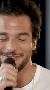 Je ne l’avais pas chantée depuis la demi-finale de The Voice : la plus belle voix en 2014... Et ça m'avait bien manqué. Quel texte. Merci Corneille🤍#commeunfils | Amir