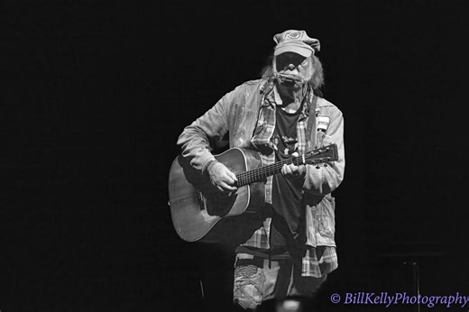 Watch: Neil Young Performs "Long Walk Home" for First Time Since 1989, Concludes 12-Year Lapse in "Singer Without a Song" Plays at Jones Beach