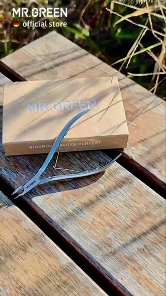 MR.GREEN Cuticle Nippers Nail Manicure Scissors Cuticle Clippers Trimmer Dead Skin Remover Stainless Steel Cutters Beauty Tool With Pusher (Mr-1028+Pusher)