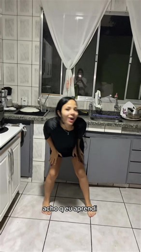 Vídeo de karolzinha 👾 (@anaaka.__) relacionado a dancinhas