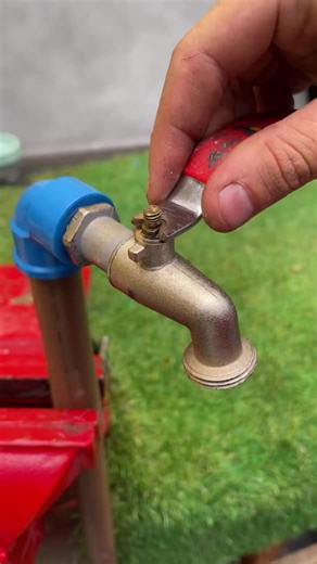 The wrench-on-faucet trick that just works Simple and effective fix. #USA #Plumbing #DIY | Mega Clips