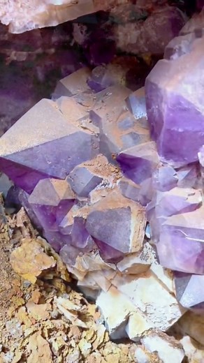 Huge Amethyst Pocket Vc:Patrick Gundersen #gems #gemstones #bussiness #paristangems | Paristan Gems