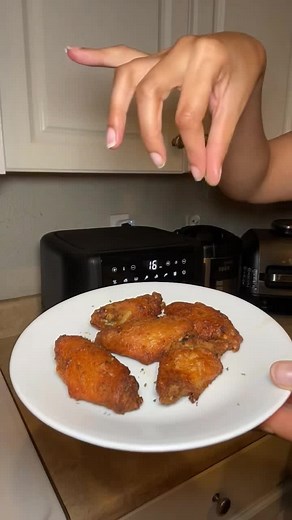 Take the stress out of cooking with the new 7 Qt Air Fryer 😍 Complete with 13 presets to take the guess work out of dinner! #westbend #westbendkitchen #airfryer #kitchenappliances