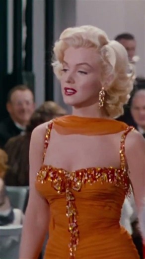 Marilyn Monroe - Écoute Chérie (iconic walk)