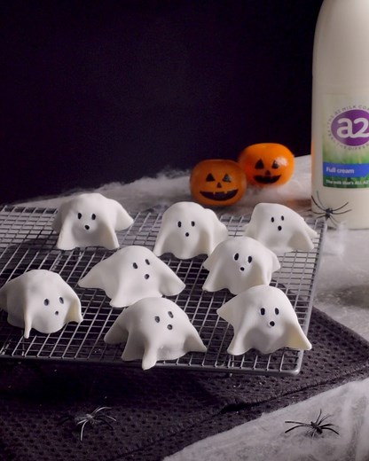 Get spooky with these super fun ghost cupcakes you can make with the kids this Halloween! See the full recipe here - https://a2milk.com.au/recipes/spooky-ghost-cupcakes/ #a2Milk #BelieveInBetter #Halloween | a2 Milk Australia